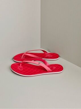 🚩steal CHANEL Quilted Pink Flip Flop Sandals